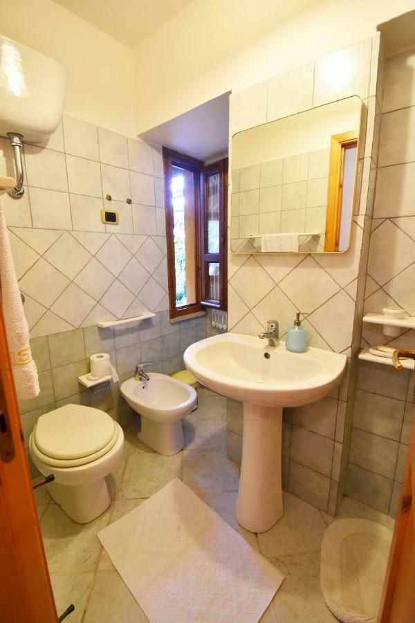 Casa Vacanza Porto Frailis Gia Porto Frailis B&B Арбатакс Экстерьер фото