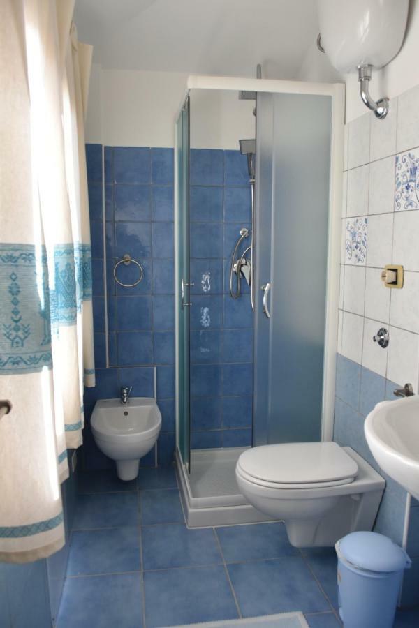 Casa Vacanza Porto Frailis Gia Porto Frailis B&B Арбатакс Экстерьер фото