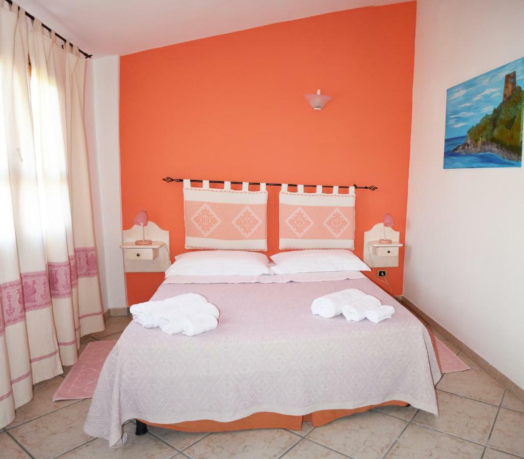 Casa Vacanza Porto Frailis Gia Porto Frailis B&B Арбатакс Экстерьер фото