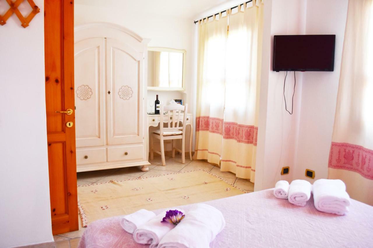 Casa Vacanza Porto Frailis Gia Porto Frailis B&B Арбатакс Экстерьер фото