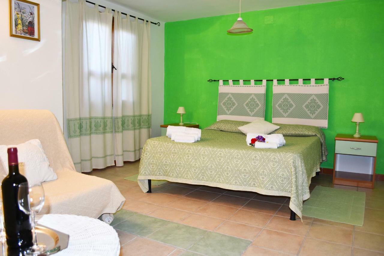 Casa Vacanza Porto Frailis Gia Porto Frailis B&B Арбатакс Экстерьер фото