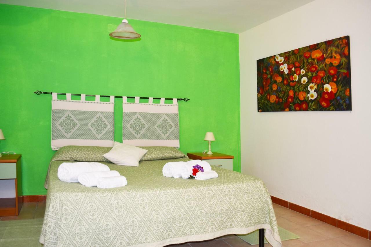 Casa Vacanza Porto Frailis Gia Porto Frailis B&B Арбатакс Экстерьер фото