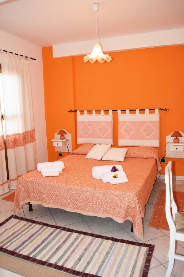 Casa Vacanza Porto Frailis Gia Porto Frailis B&B Арбатакс Экстерьер фото